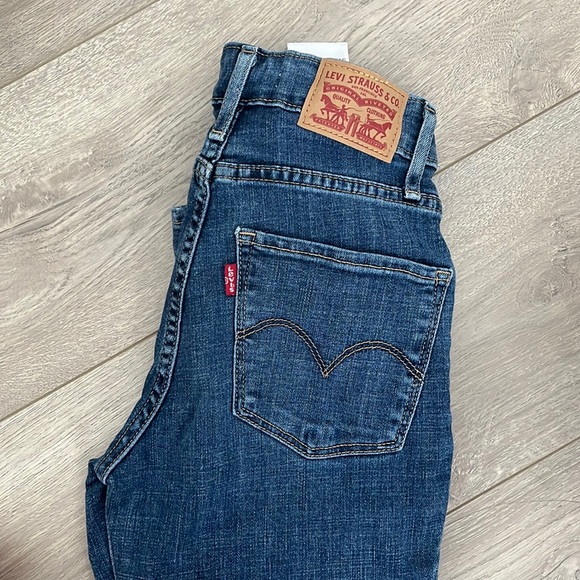 Levis High Rise Skinny 721 - Picture 2 of 3